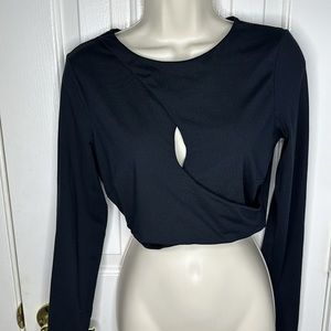BEBE KEYHOLE CROPPED TOP SIZE MEDIUM